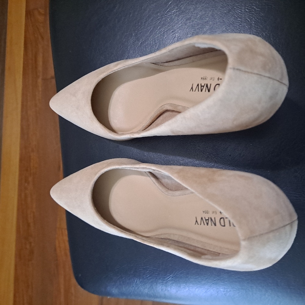 Old Navy Cream Colored Heels Size 6 - Picture 5 of 5